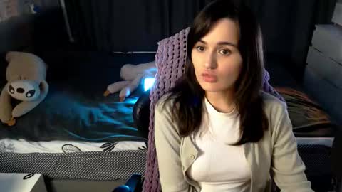 Kira  follow me  online show from November 8, 10:30 pm