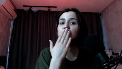 Snapshot of kira_yammy chatting on May 16, 12:40 am Kira follow me online show from May 16, 12:40 am