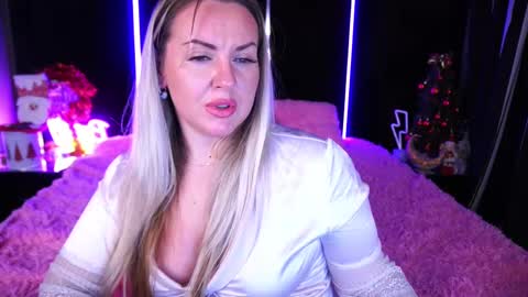 Snapshot of kiracandys chatting on January 6, 9:43 pm Kira online show from January 6, 9:43 pm