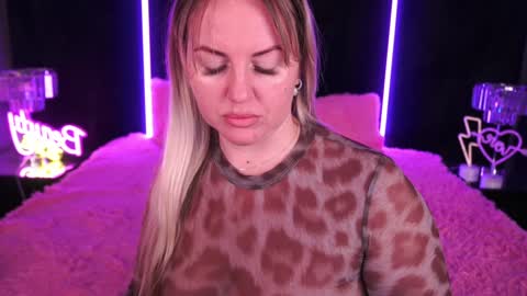 Snapshot of kiracandys chatting on February 5, 2:29 am Kira online show from February 5, 2:29 am