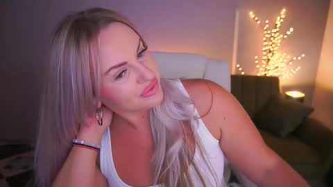 Snapshot of kiracandys chatting on September 15, 8:53 pm Kira online show from September 15, 8:53 pm