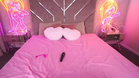 Snapshot of kiracandys chatting on September 18, 8:33 pm Kira online show from September 18, 8:33 pm