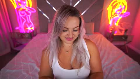 Snapshot of kiracandys chatting on September 22, 10:01 pm Kira online show from September 22, 10:01 pm