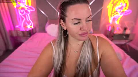 Snapshot of kiracandys chatting on October 14, 2:56 am Kira online show from October 14, 2:56 am