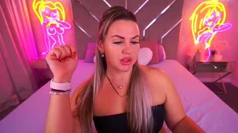 Snapshot of kiracandys chatting on November 24, 9:36 pm Kira online show from November 24, 9:36 pm