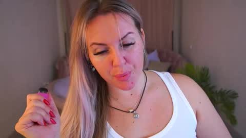 Snapshot of kiracandys chatting on November 27, 10:23 pm Kira online show from November 27, 10:23 pm