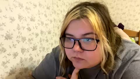 Just Kira online show from January 4, 4:32 pm