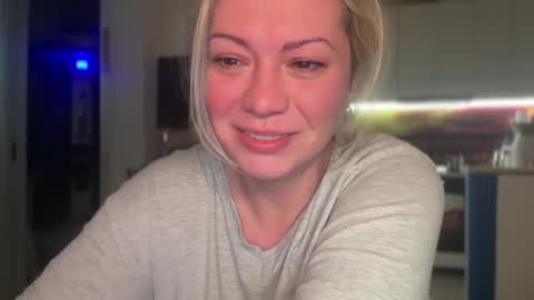 Snapshot of kiradivine chatting on January 22, 7:24 pm KiraDivine online show from January 22, 7:24 pm