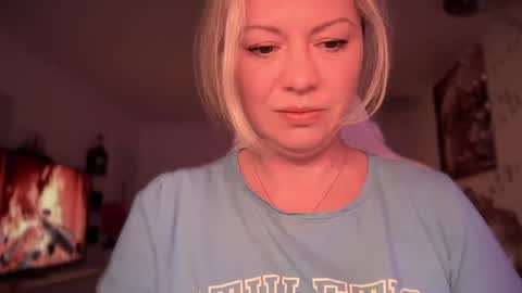 Snapshot of kiradivine chatting on February 21, 2:16 pm KiraDivine online show from February 21, 2:16 pm