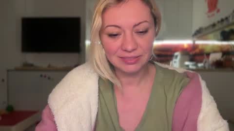 Snapshot of kiradivine chatting on February 26, 7:27 pm KiraDivine online show from February 26, 7:27 pm