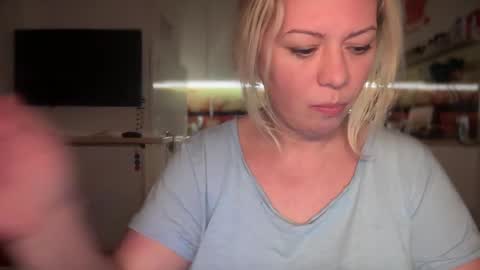 Snapshot of kiradivine chatting on February 28, 7:56 pm KiraDivine online show from February 28, 7:56 pm