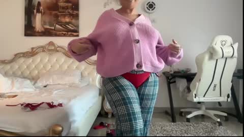 Snapshot of kiradivine chatting on October 10, 1:10 pm KiraDivine online show from October 10, 1:10 pm