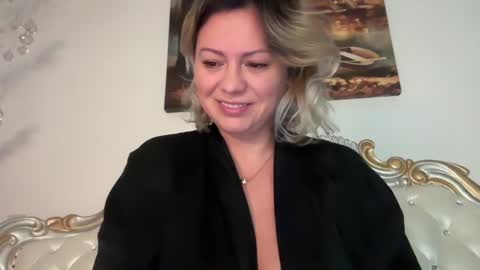 Snapshot of kiradivine chatting on November 10, 2:05 pm KiraDivine online show from November 10, 2:05 pm