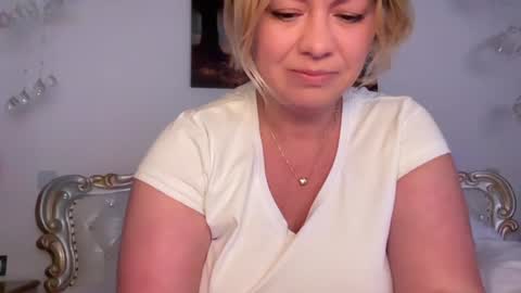 Snapshot of kiradivine chatting on November 28, 1:58 pm KiraDivine online show from November 28, 1:58 pm