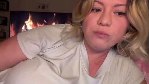 Snapshot of kiradivine chatting on November 29, 2:31 pm KiraDivine online show from November 29, 2:31 pm