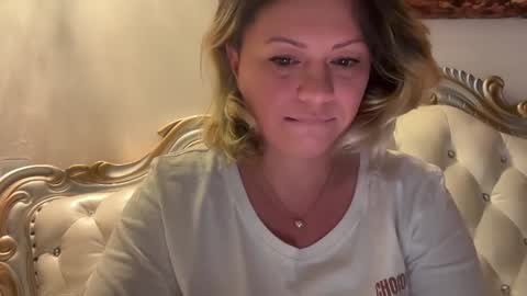 Snapshot of kiradivine chatting on January 8, 1:57 pm KiraDivine online show from January 8, 1:57 pm