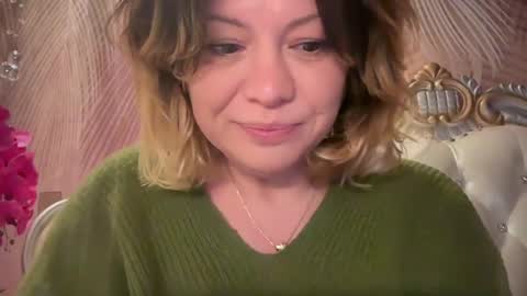 Snapshot of kiradivine chatting on February 9, 2:32 pm KiraDivine online show from February 9, 2:32 pm