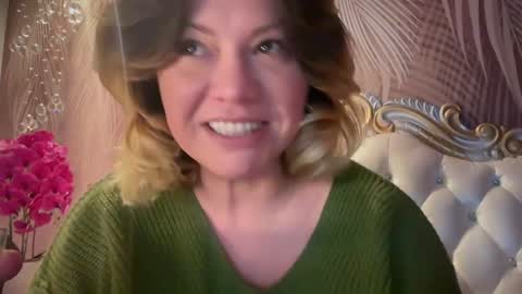 Snapshot of kiradivine chatting on February 11, 2:22 pm KiraDivine online show from February 11, 2:22 pm