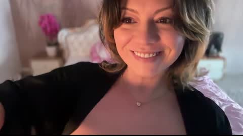 Snapshot of kiradivine chatting on February 25, 2:16 pm KiraDivine online show from February 25, 2:16 pm