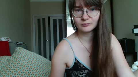 KiraGoldens online show from May 31, 6:53 am