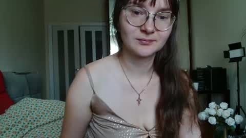Snapshot of kiragoldens chatting on June 17, 6:27 am KiraGoldens online show from June 17, 6:27 am
