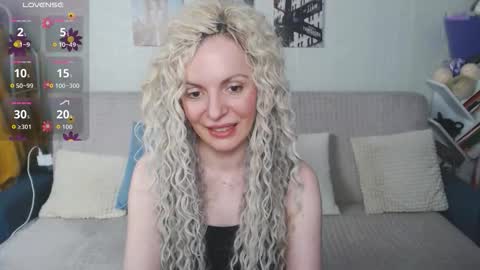 kiramartins cat online show from November 25, 5:57 pm