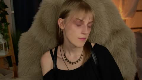 Kira online show from April 6, 11:38 pm