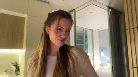 Kira online show from April 7, 7:03 pm