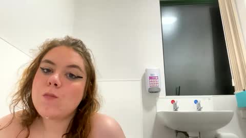 kiraslut981151 online show from March 2, 9:32 pm