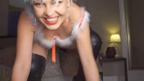 Snapshot of kirasunny chatting on December 23, 9:29 pm kirasunny online show from December 23, 9:29 pm