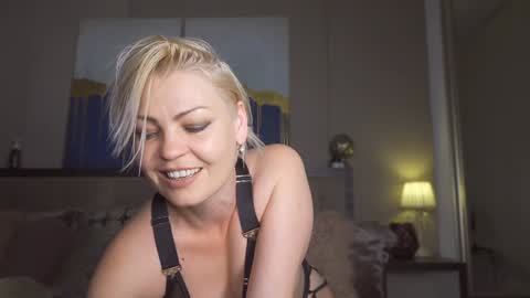 Snapshot of kirasunny chatting on February 7, 8:42 pm kirasunny online show from February 7, 8:42 pm