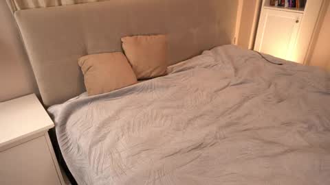 kiri_pvt online show from November 12, 10:52 pm