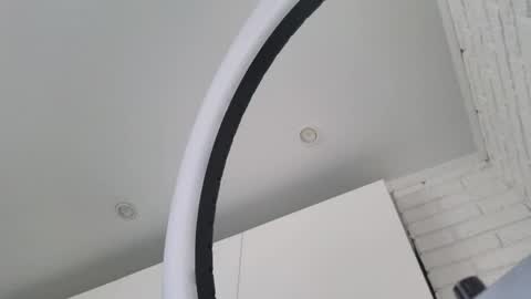 kiri_pvt online show from April 20, 12:52 pm