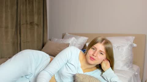 Snapshot of kirraa_ chatting on November 10, 5:01 pm Kira online show from November 10, 5:01 pm