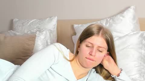 Kira online show from March 4, 7:20 pm