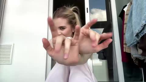 Kira online show from April 14, 9:04 am