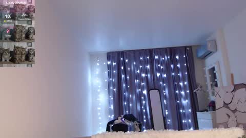 Snapshot of kisi_missi chatting on December 6, 2:35 am Kisi online show from December 6, 2:35 am