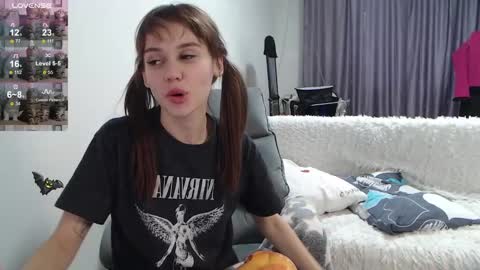 Snapshot of kisi_missi chatting on December 13, 5:38 am Kisi online show from December 13, 5:38 am