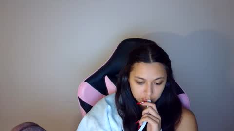 Snapshot of kiss_ameliaa chatting on November 10, 9:52 am kiss_ameliaa online show from November 10, 9:52 am