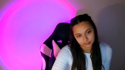 Snapshot of kiss_ameliaa chatting on November 24, 8:03 am kiss_ameliaa online show from November 24, 8:03 am