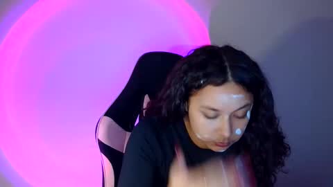 Snapshot of kiss_ameliaa chatting on November 25, 12:27 pm kiss_ameliaa online show from November 25, 12:27 pm