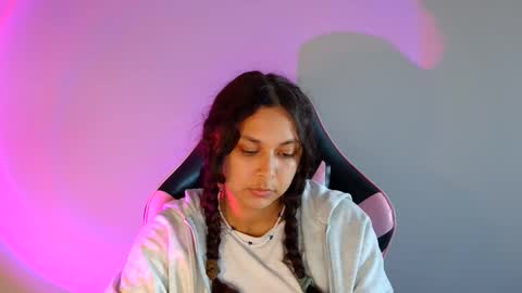 Snapshot of kiss_ameliaa chatting on December 16, 12:21 pm kiss_ameliaa online show from December 16, 12:21 pm