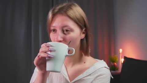 Snapshot of kiss_me_mila chatting on November 6, 4:13 am kiss_me_mila online show from November 6, 4:13 am