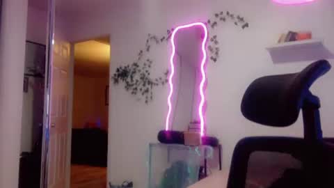 Kissah Kreampuff online show from October 13, 6:46 am