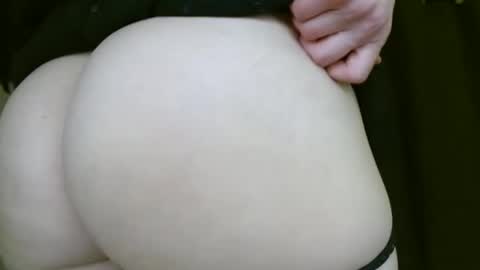 Snapshot of kissallie chatting on January 22, 10:37 pm Allie online show from January 22, 10:37 pm