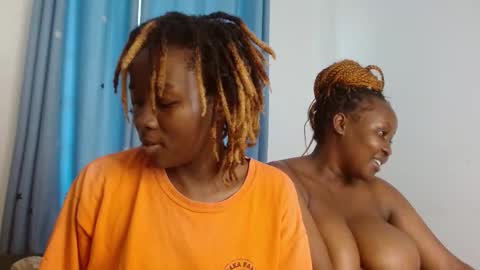 Snapshot of kisses_galore chatting on February 6, 10:07 am kisses_galore online show from February 6, 10:07 am