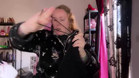 kissica online show from February 11, 2:33 pm