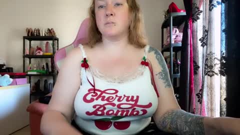 kissica online show from April 5, 1:41 pm