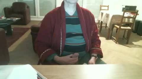 Snapshot of kisslog1 chatting on December 15, 3:53 pm kisslog1 online show from December 15, 3:53 pm