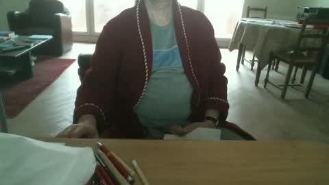 Snapshot of kisslog1 chatting on December 28, 8:37 am kisslog1 online show from December 28, 8:37 am